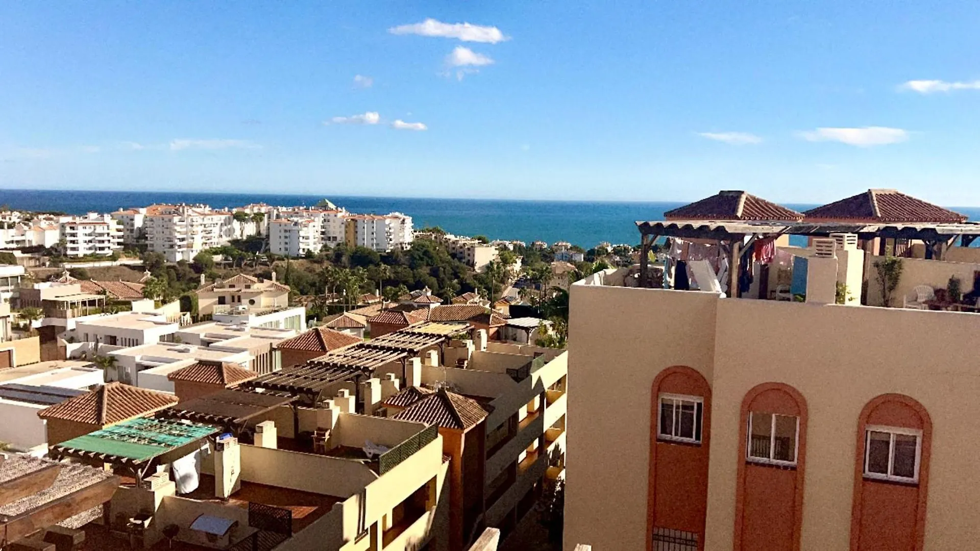 Riviera Retreat With Private Rooftop And Sea Views Mijas