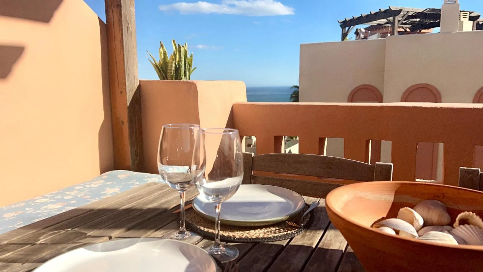 Riviera Retreat With Private Rooftop And Sea Views Mijas