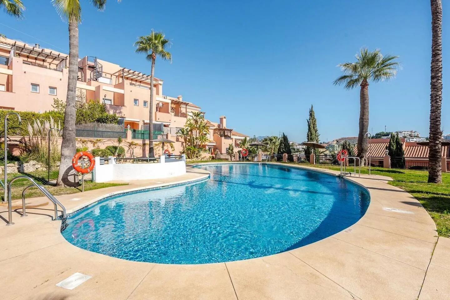 Riviera Retreat With Private Rooftop And Sea Views Mijas 0*,