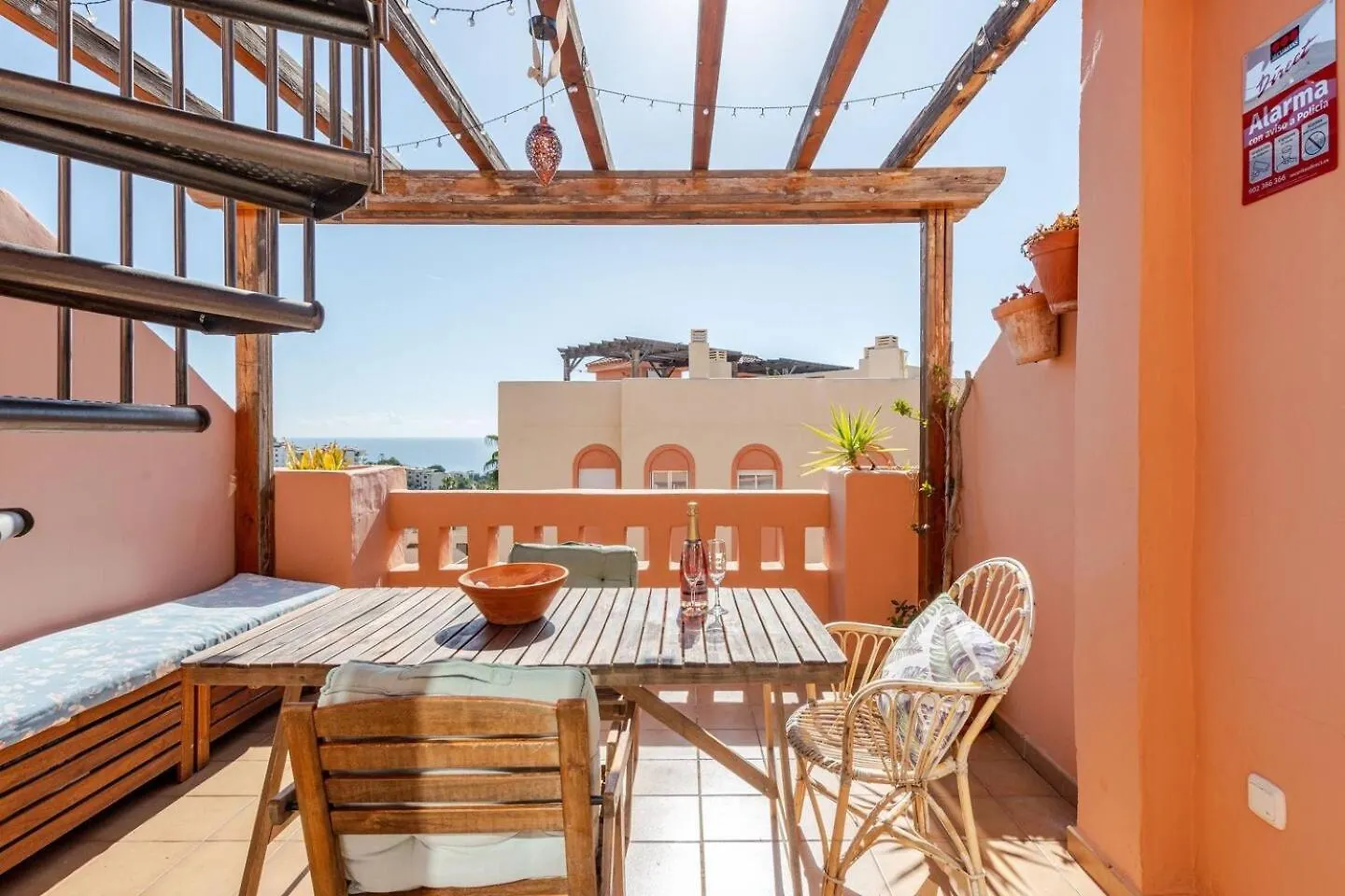 Riviera Retreat With Private Rooftop And Sea Views Mijas